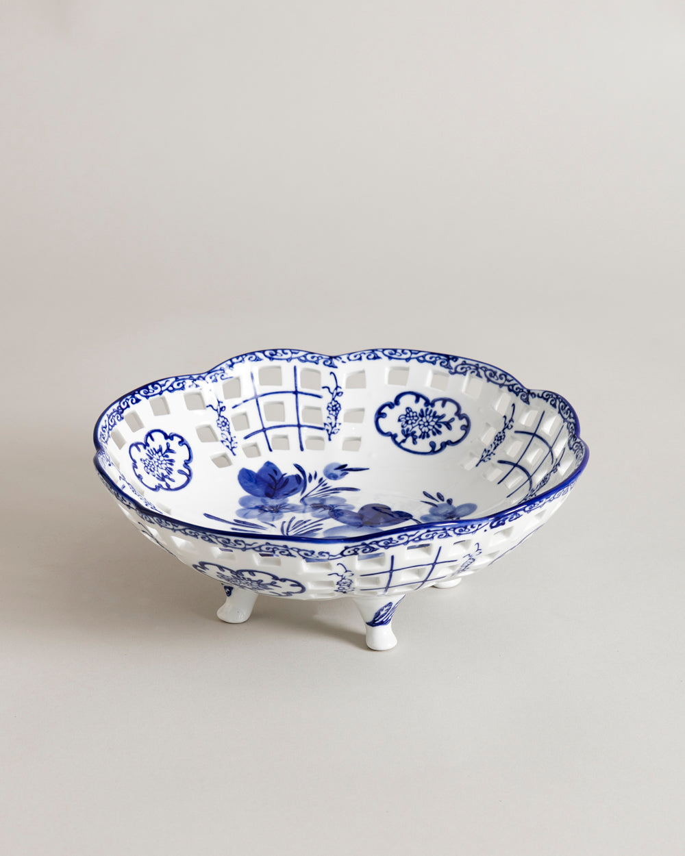 Blue Willow Floral Decorative Fruit Bowl