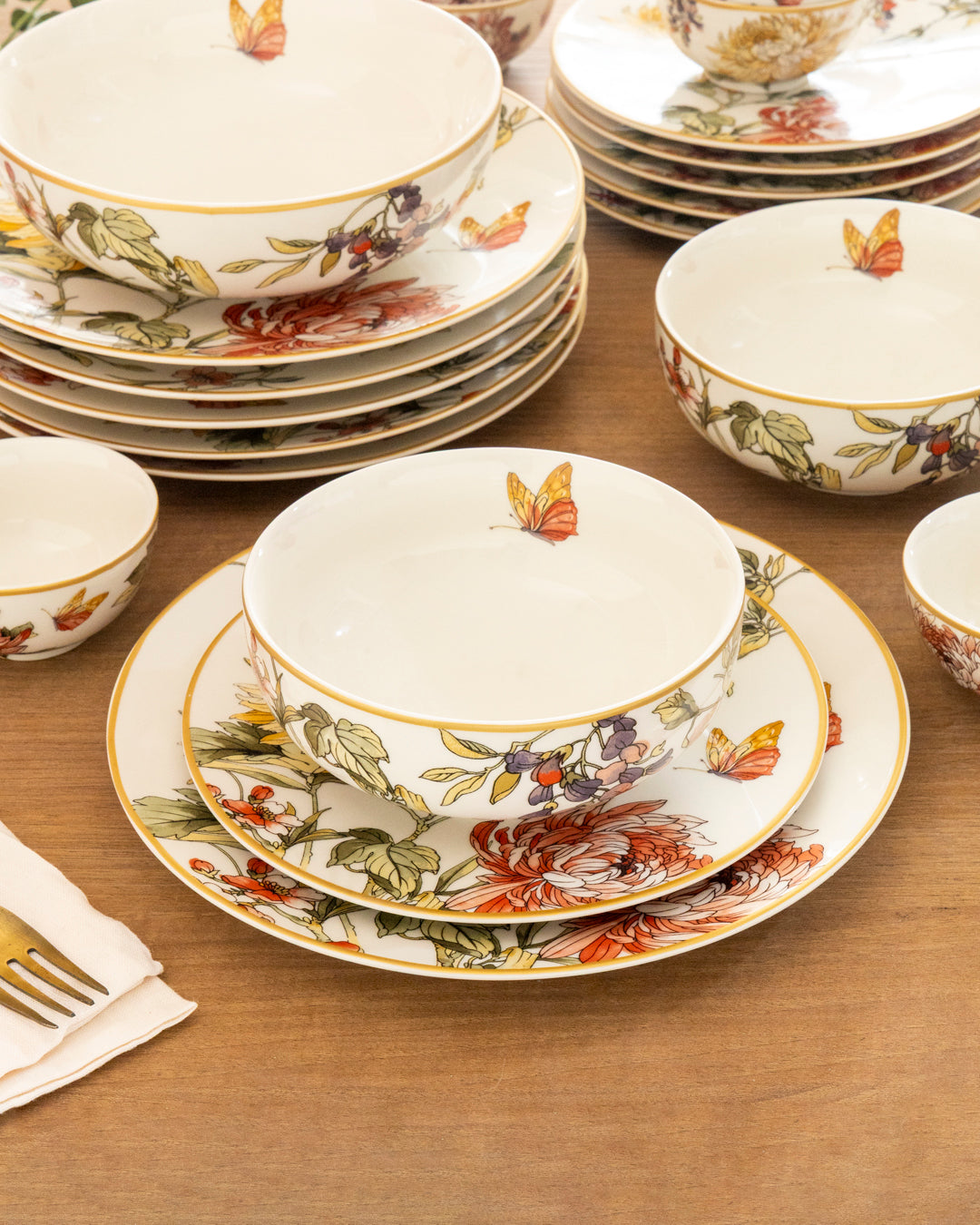Vintage Garden Bloom - 21 Piece  Dinner Set 