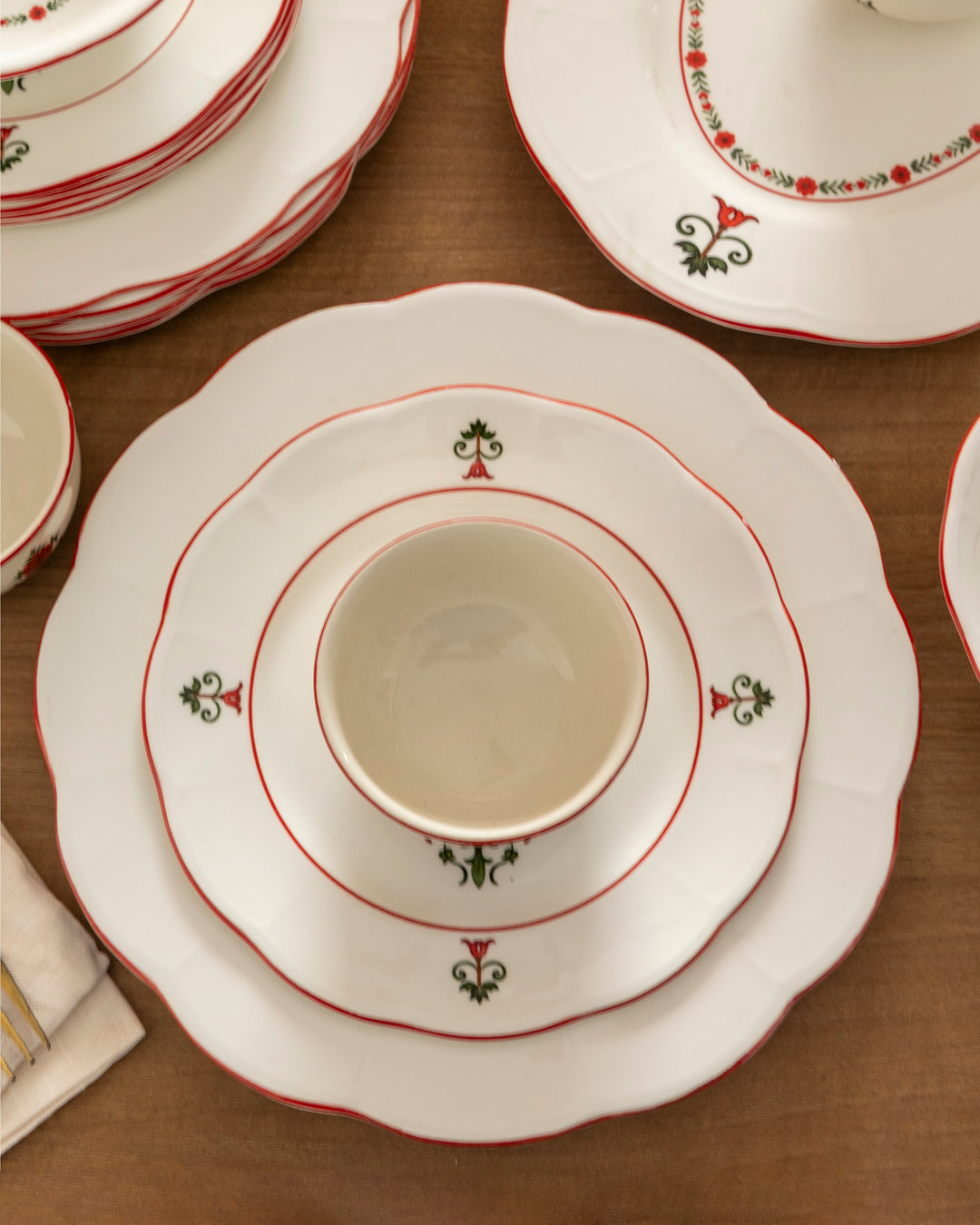 Royal Rose Heritage - 28 Piece Dinner Set 