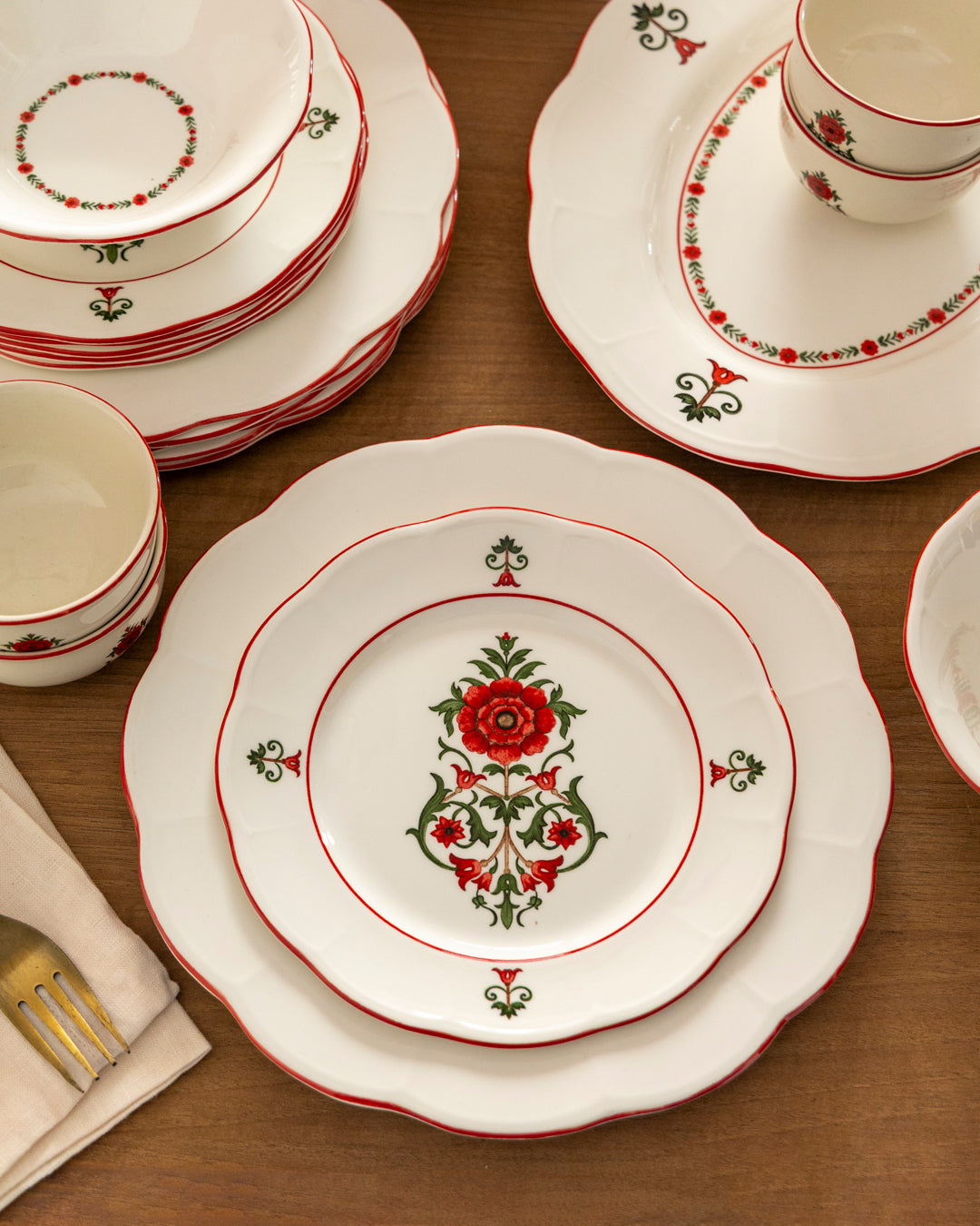 Royal Rose Heritage - 28 Piece Dinner Set 