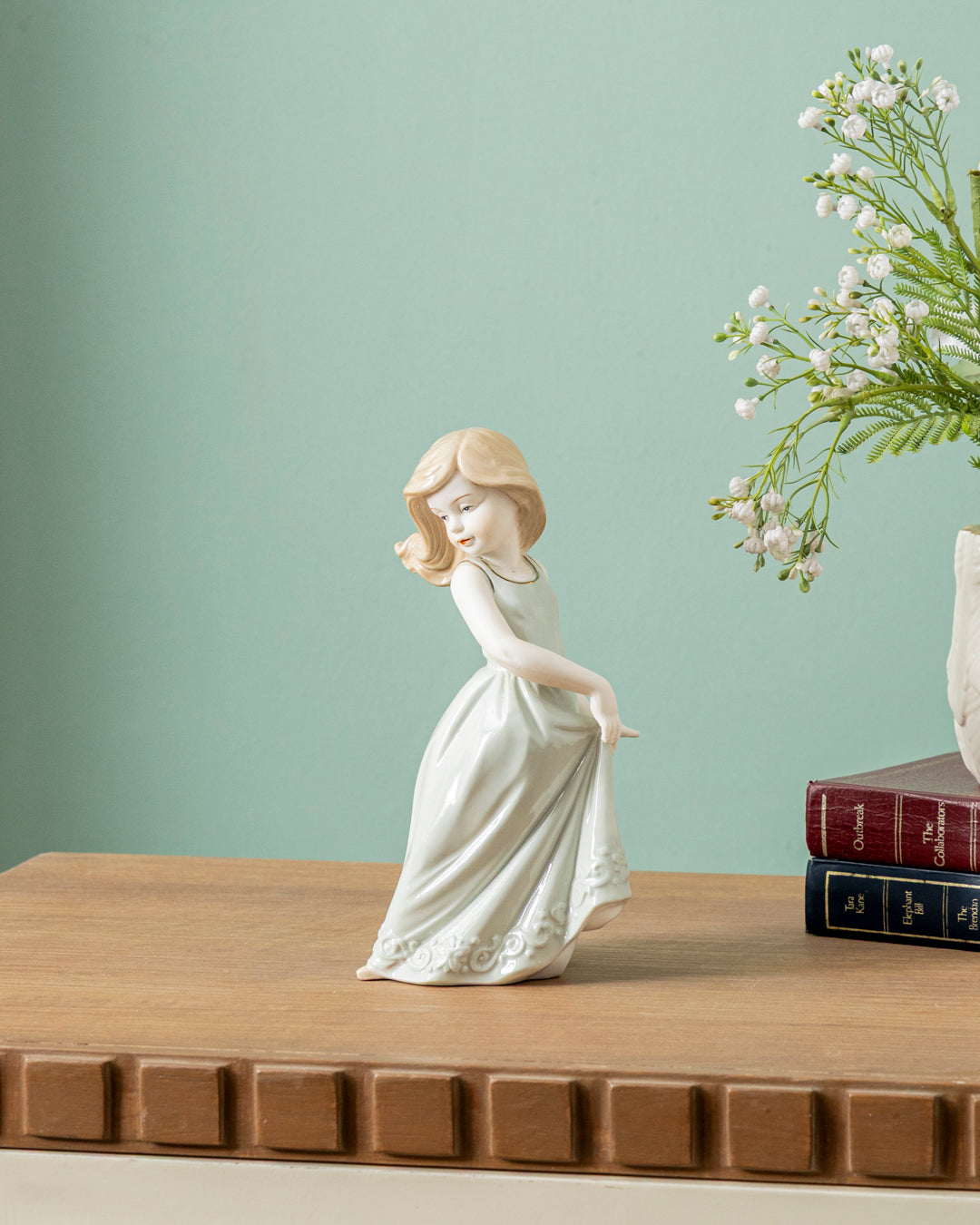 "Victorian Girl - Fine Porcelain Figurine 