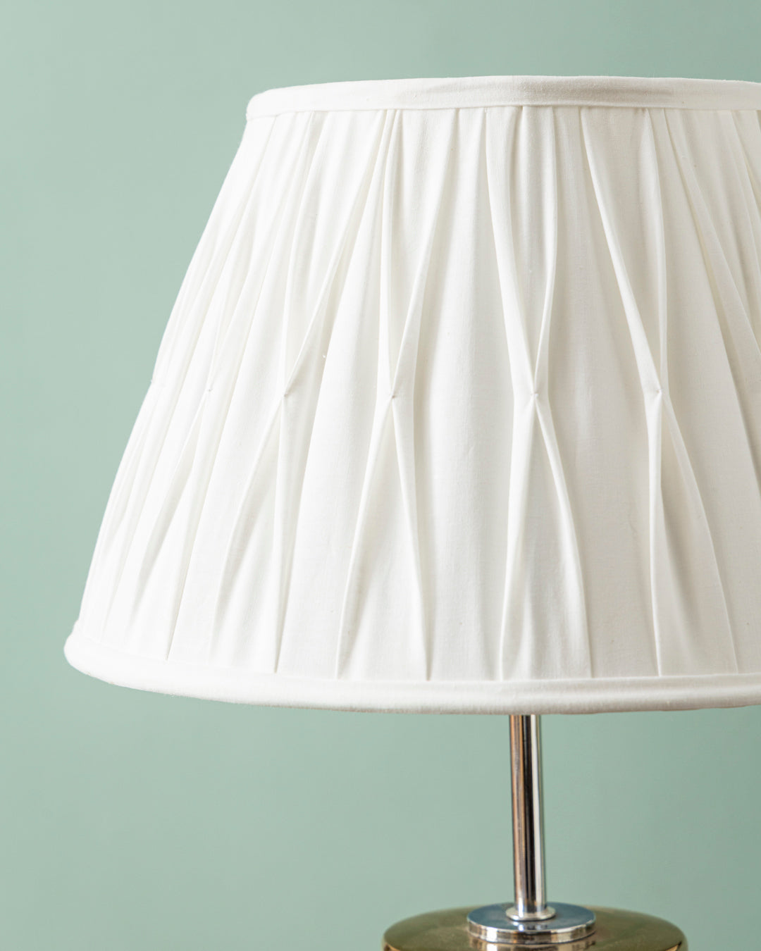 Regal Ribbed Table Lamp - White 