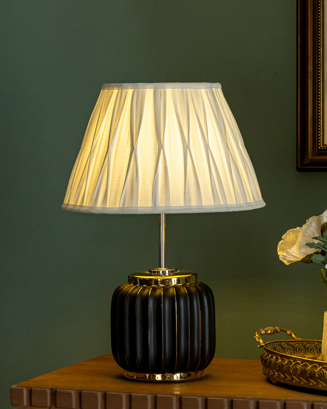 Regal Ribbed Table Lamp - Black 