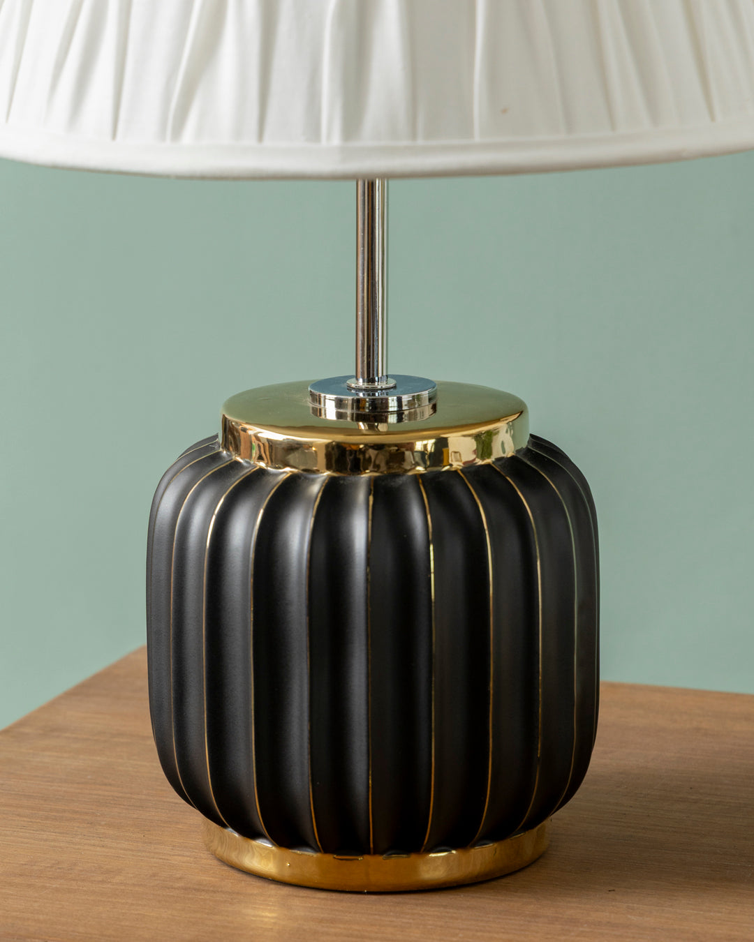 Regal Ribbed Table Lamp - Black 