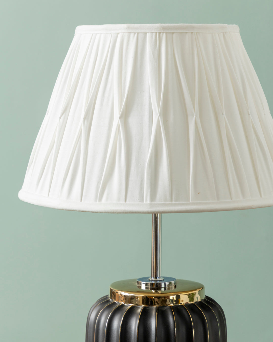 Regal Ribbed Table Lamp - Black 