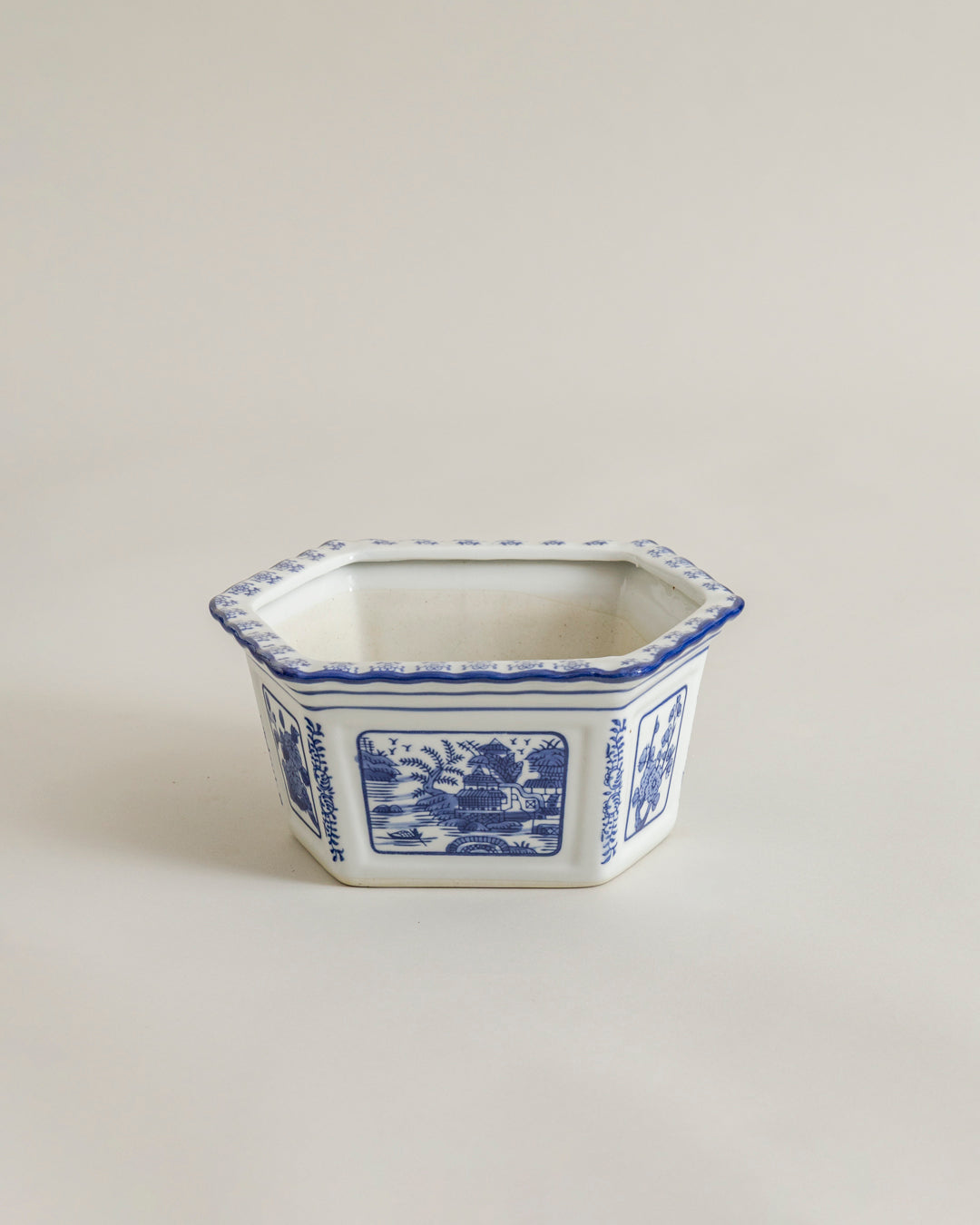 Blue Willow Scenic Planter 