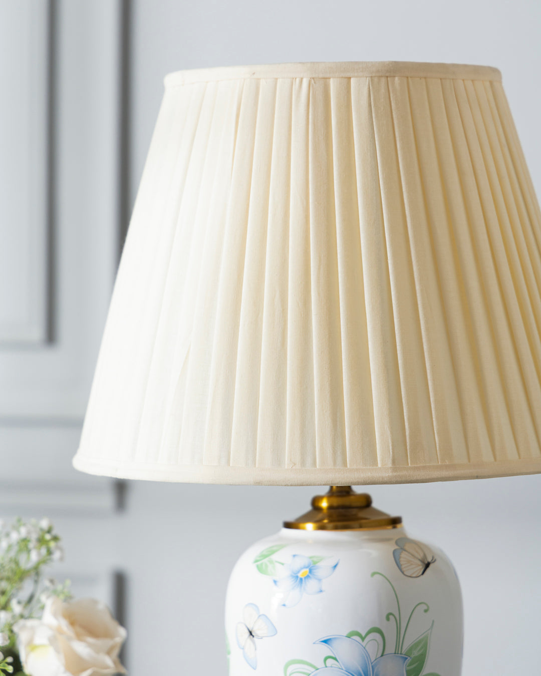 Ivory Garden Bloom Table Lamp 
