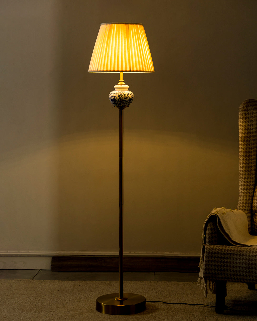 Blue & White Floral Motif Table Lamp 