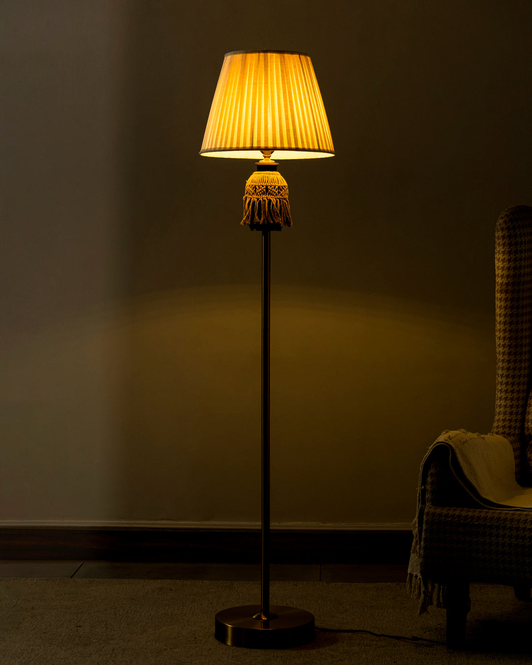 'Elegant Knots' Macrame Floor Lamp 