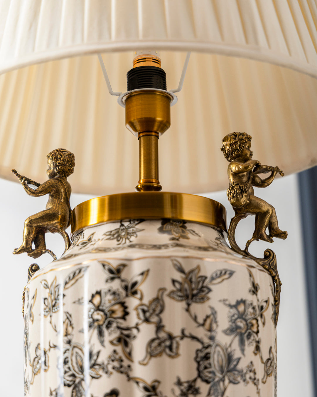 'Royal Noir' Ornamental Table Lamp 