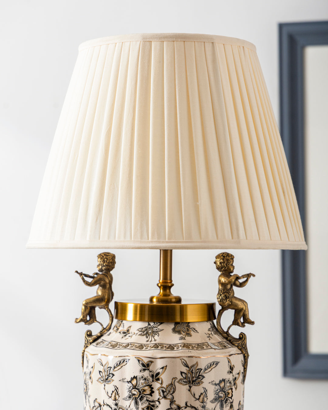 'Royal Noir' Ornamental Table Lamp 