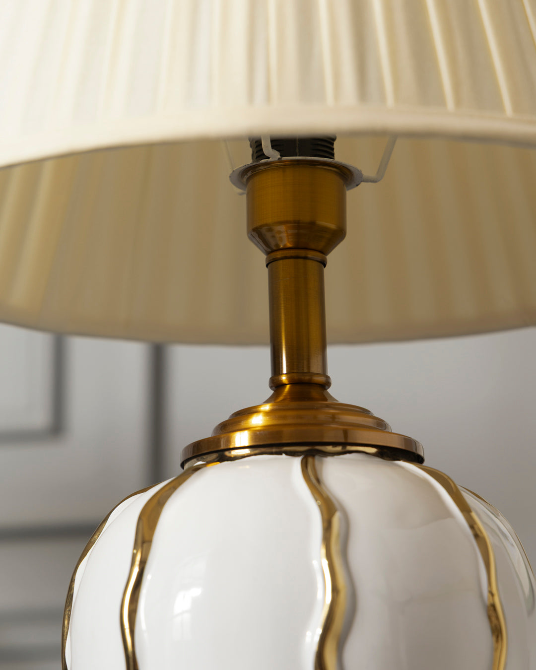 Golden Ripple Table Lamp 