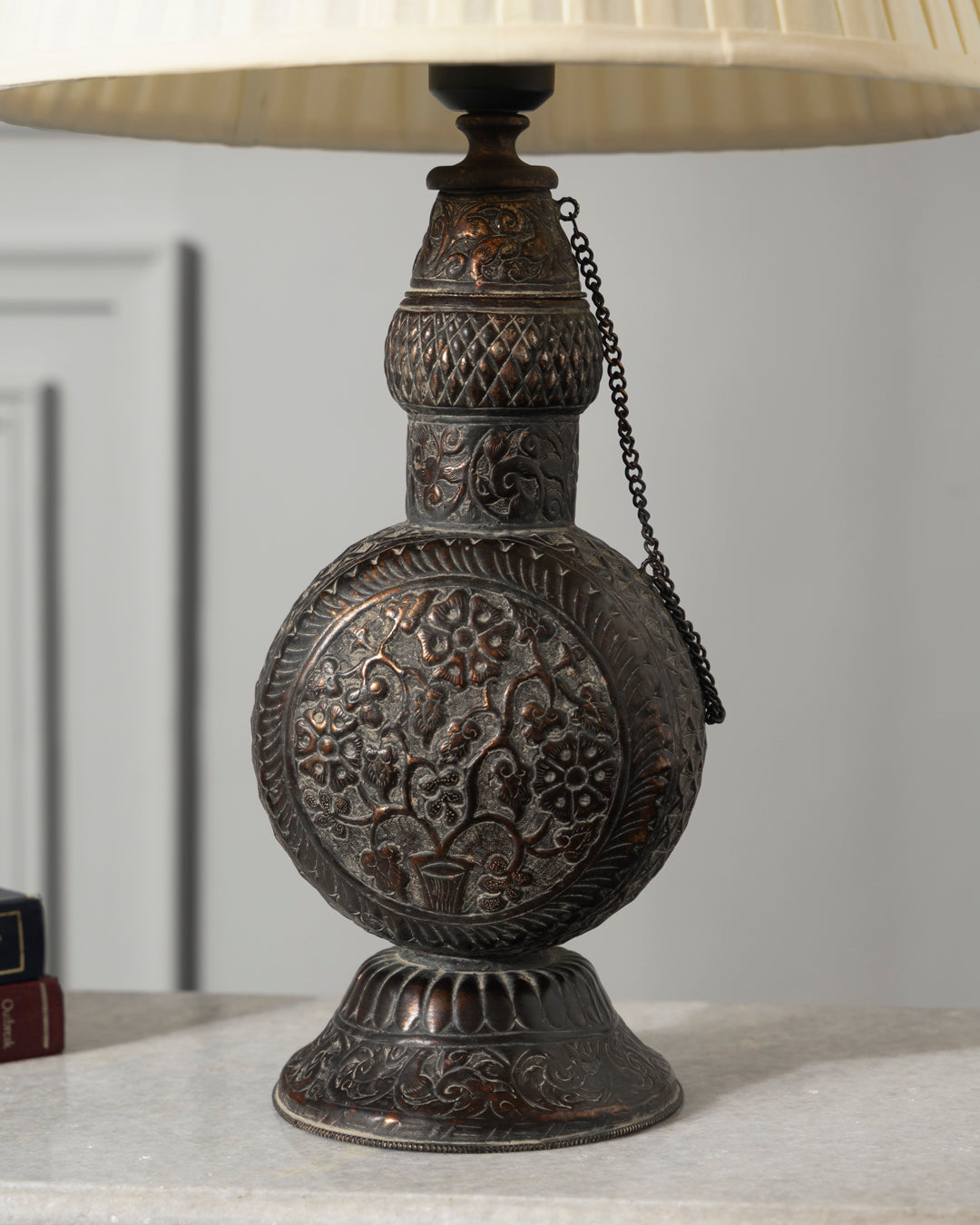Antique Regal Emboss Table Lamp 