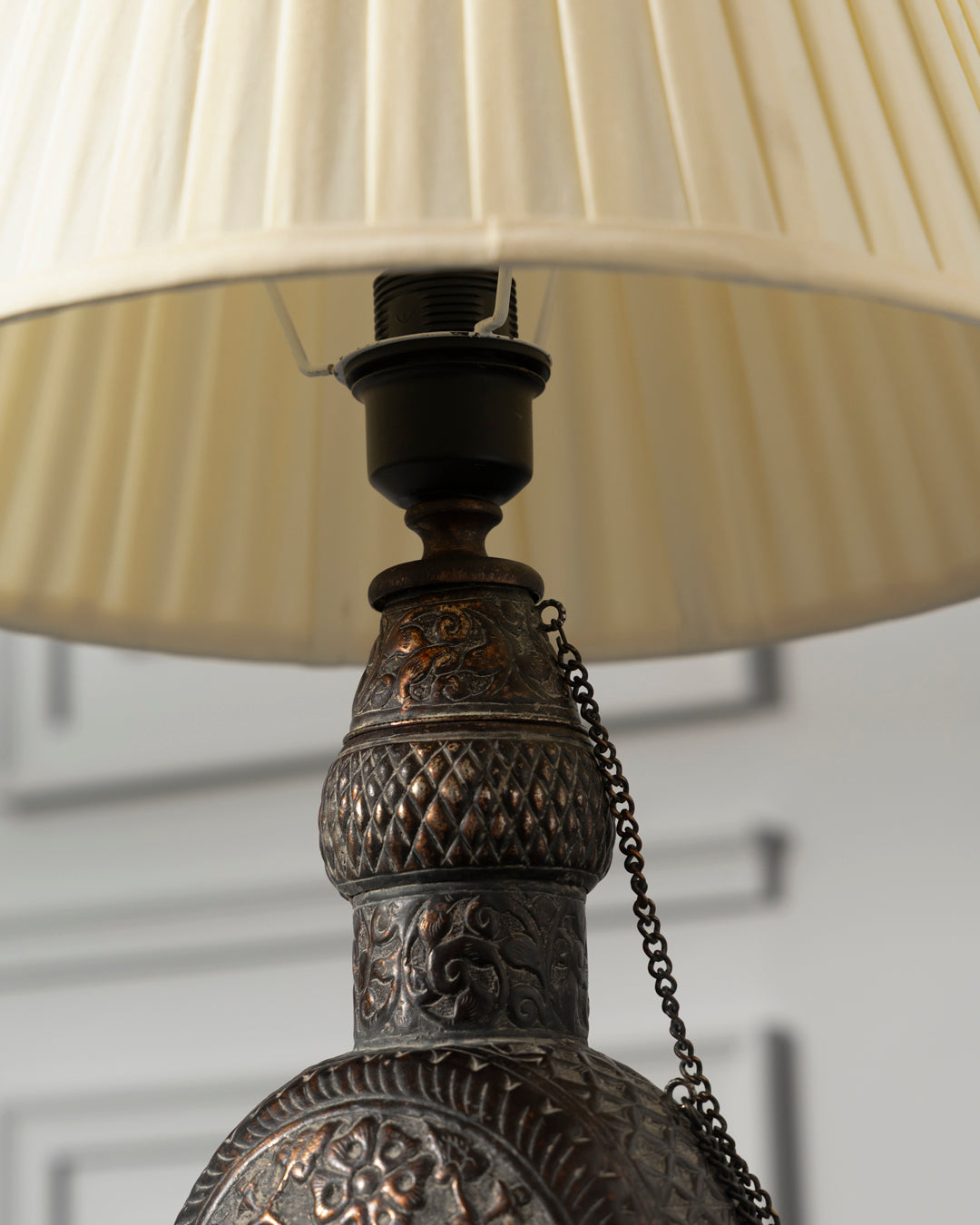 Antique Regal Emboss Table Lamp 