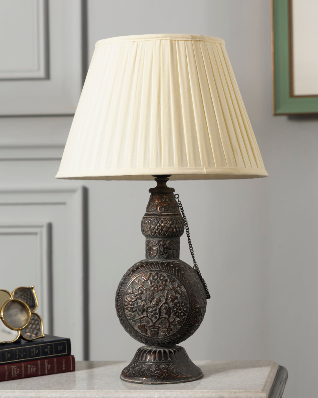 Antique Regal Emboss Table Lamp 