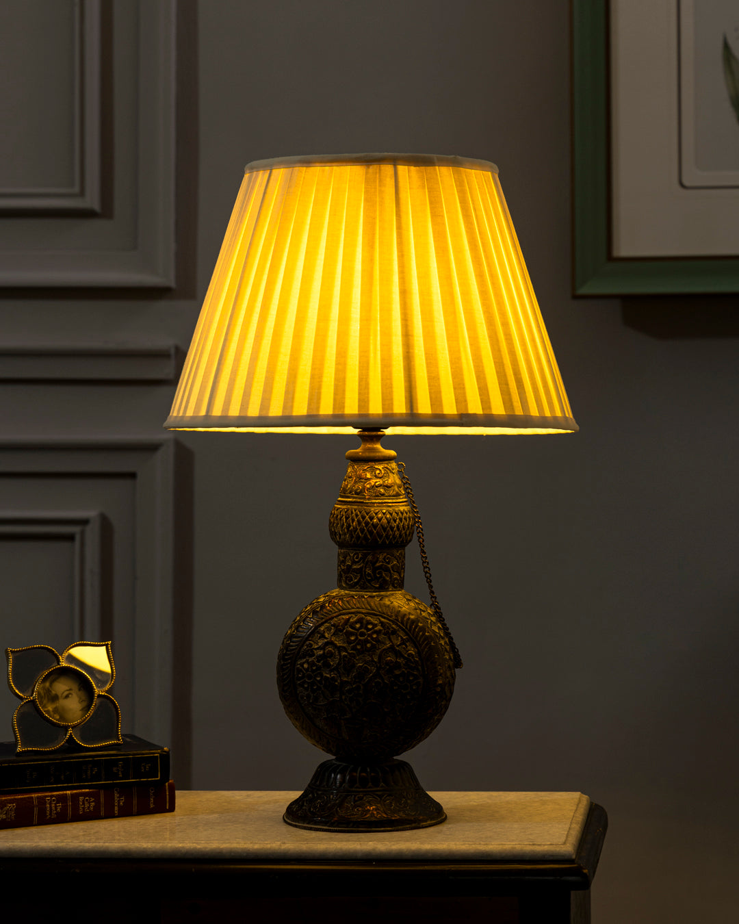 Antique Regal Emboss Table Lamp 