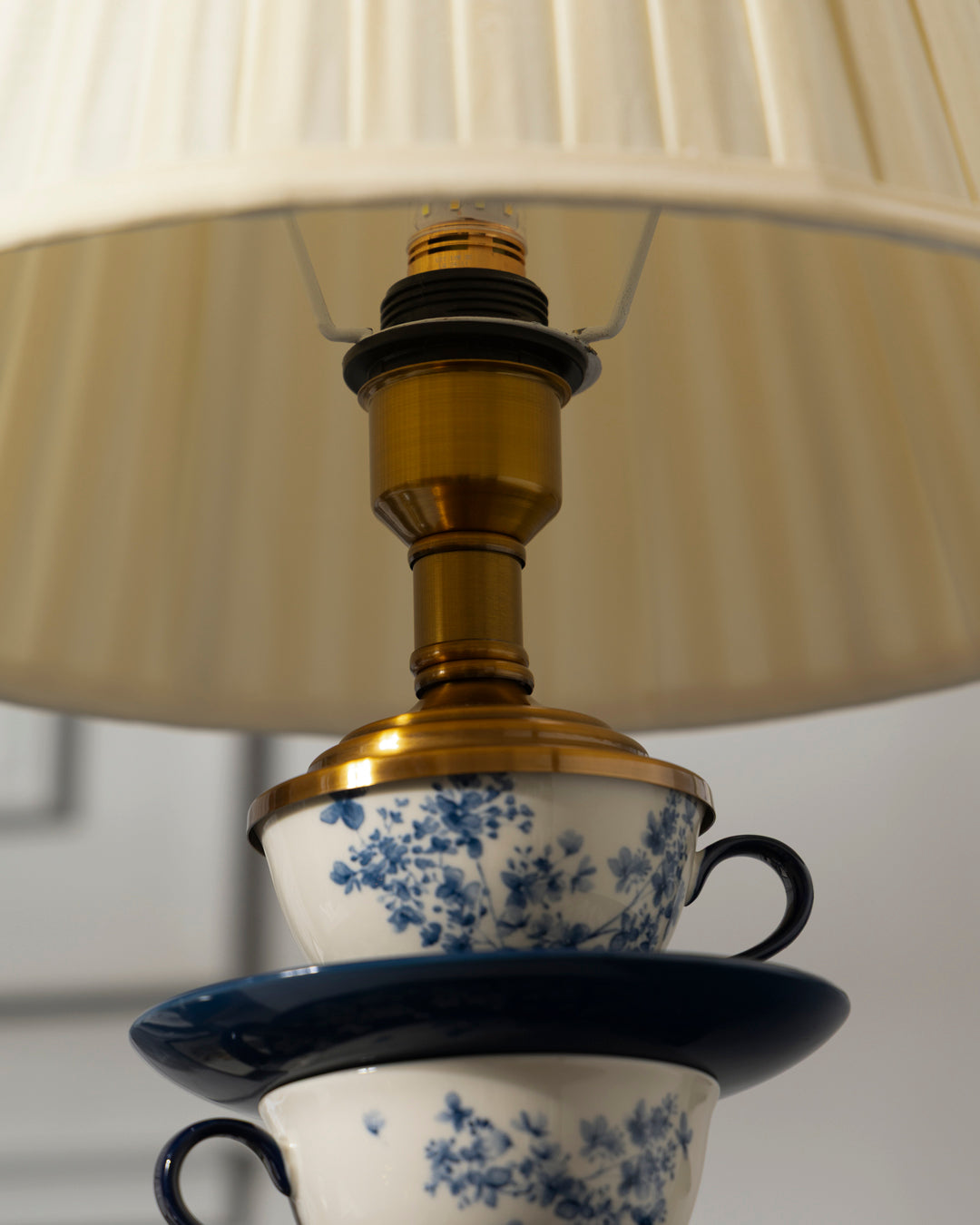 Tea Time Bloom Table Lamp 