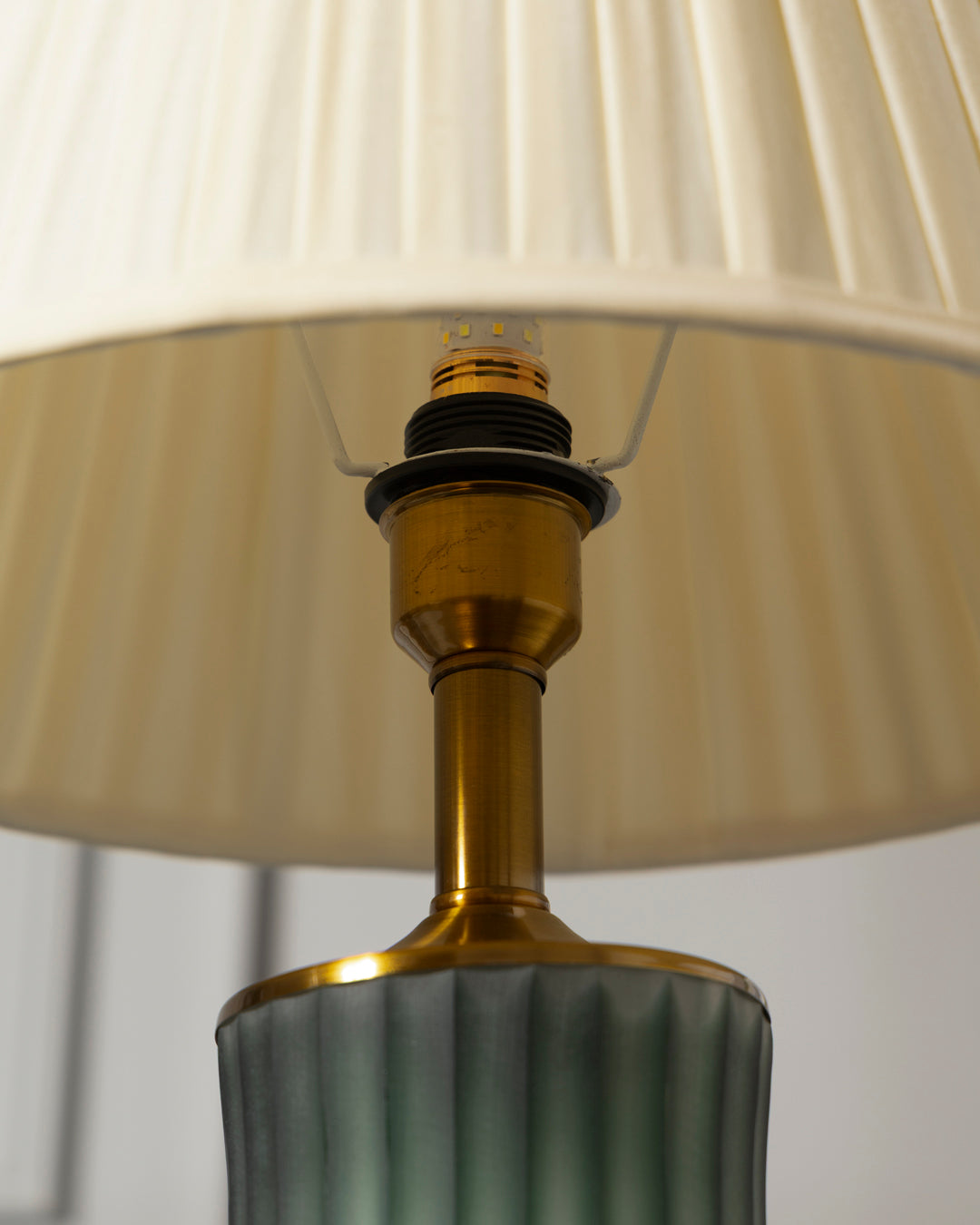Emerald Gradient Table Lamp 