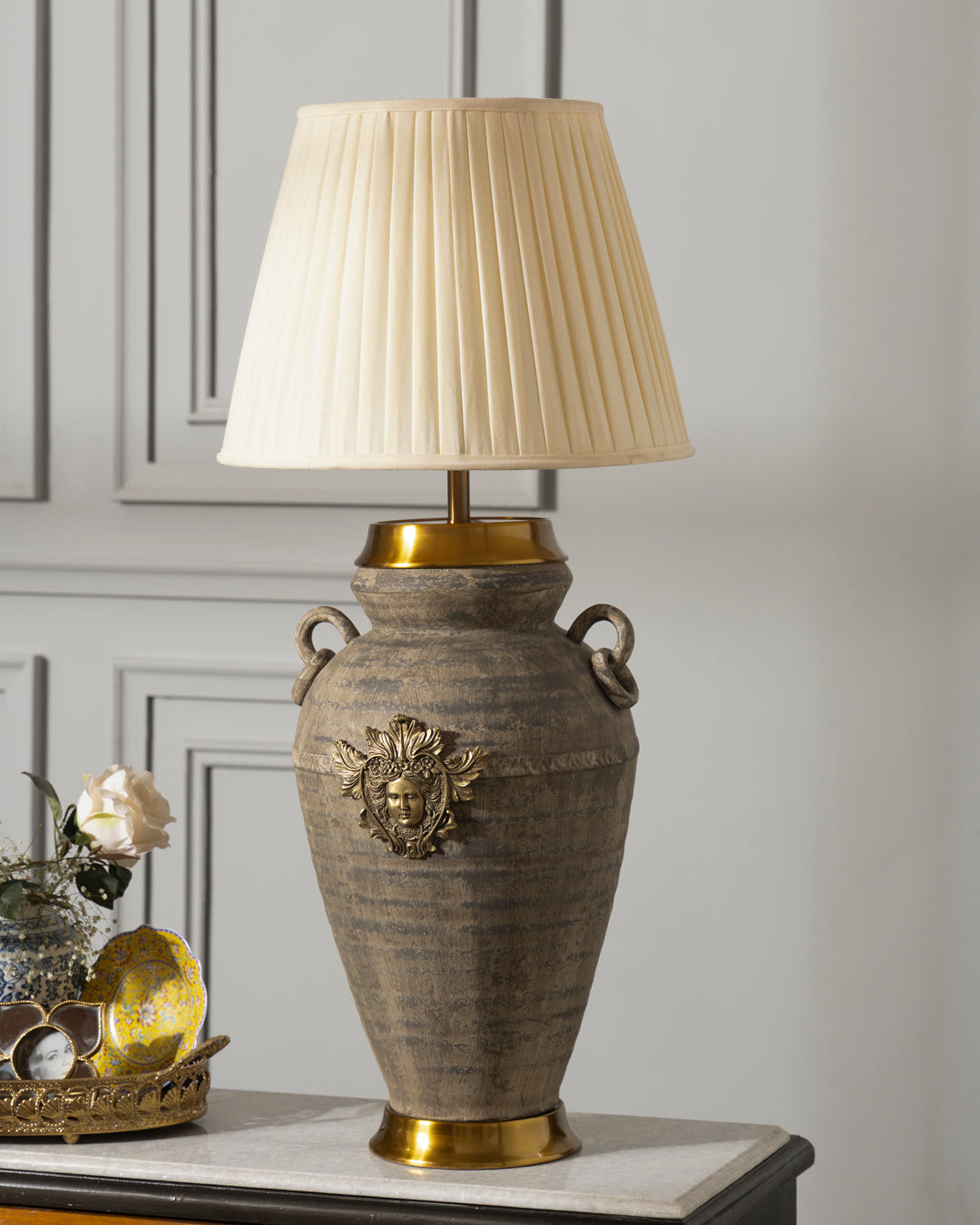 Brass Medallion Majesty Table Lamp 