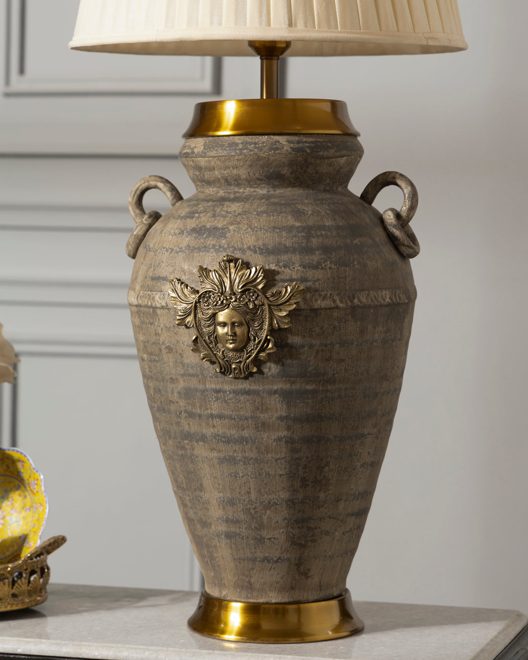 Brass Medallion Majesty Table Lamp 