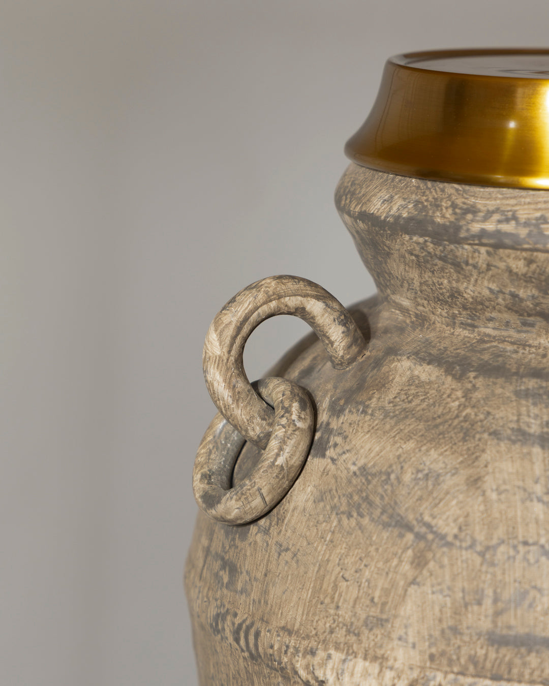 Brass Medallion Majesty Table Lamp 