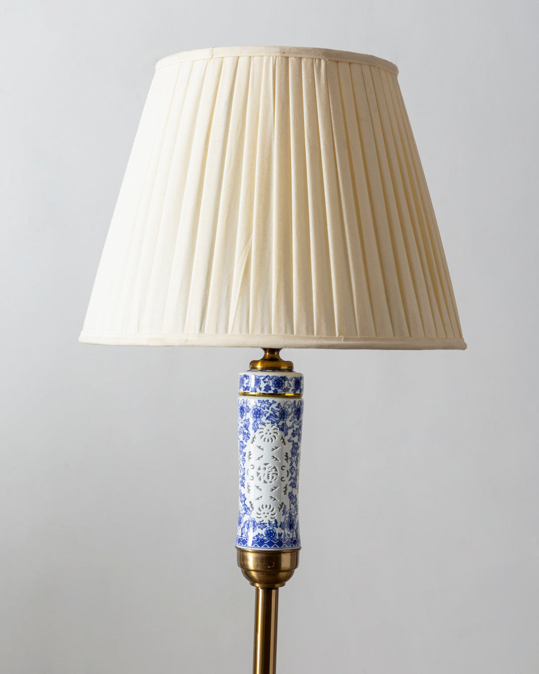Blue & White Cylindrical Grace Floor Lamp 