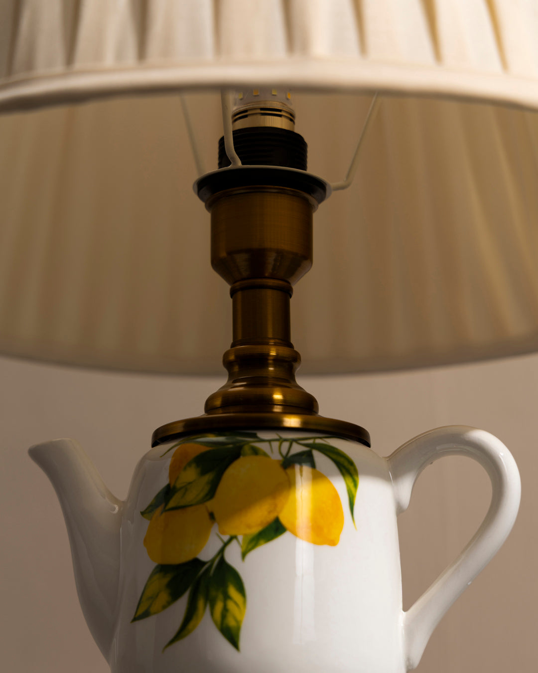 Lemon Orchard Teapot Table Lamp 