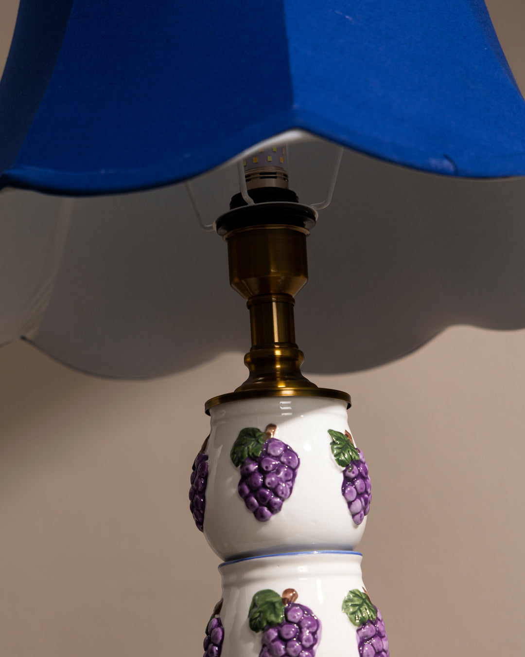 Graceful Grapes Condiment Table Lamp 