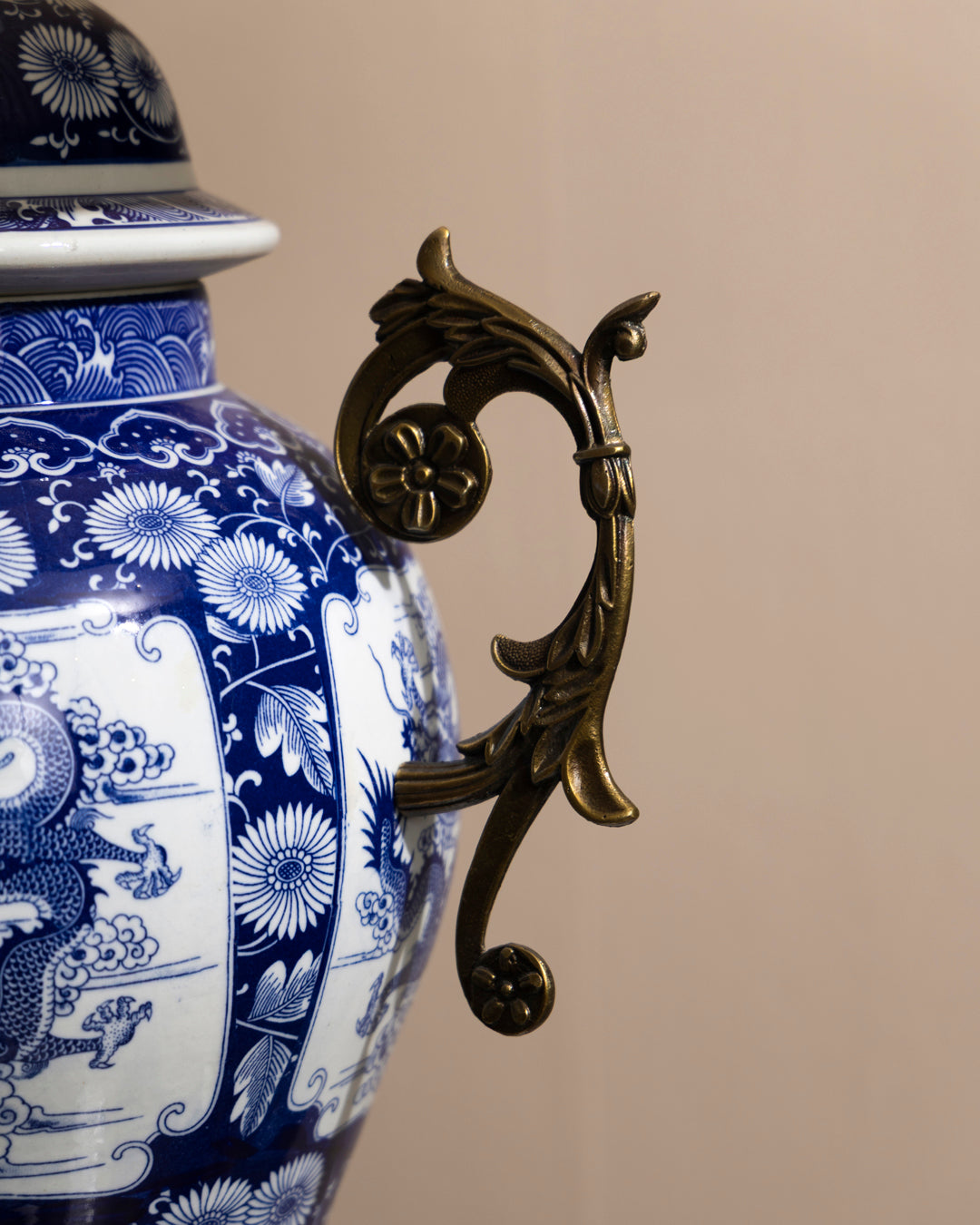 Regal Dragon Emblem Table Lamp 