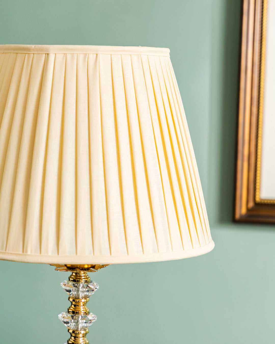 Crystal Crest Luxe Table Lamp 