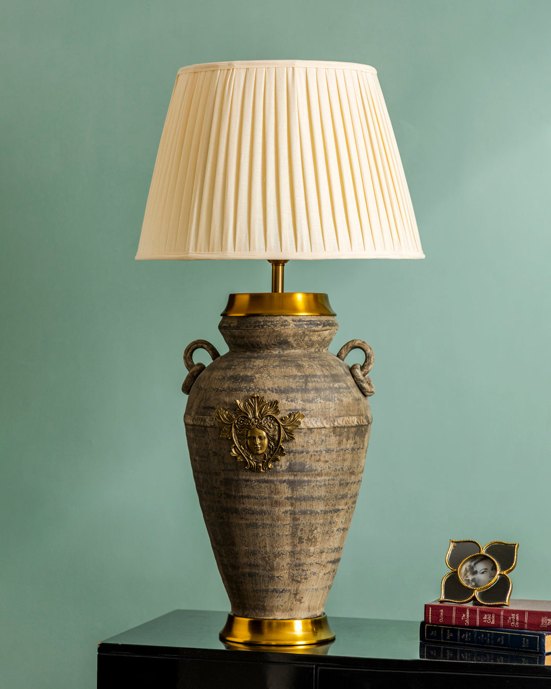 Brass Medallion Majesty Table Lamp 