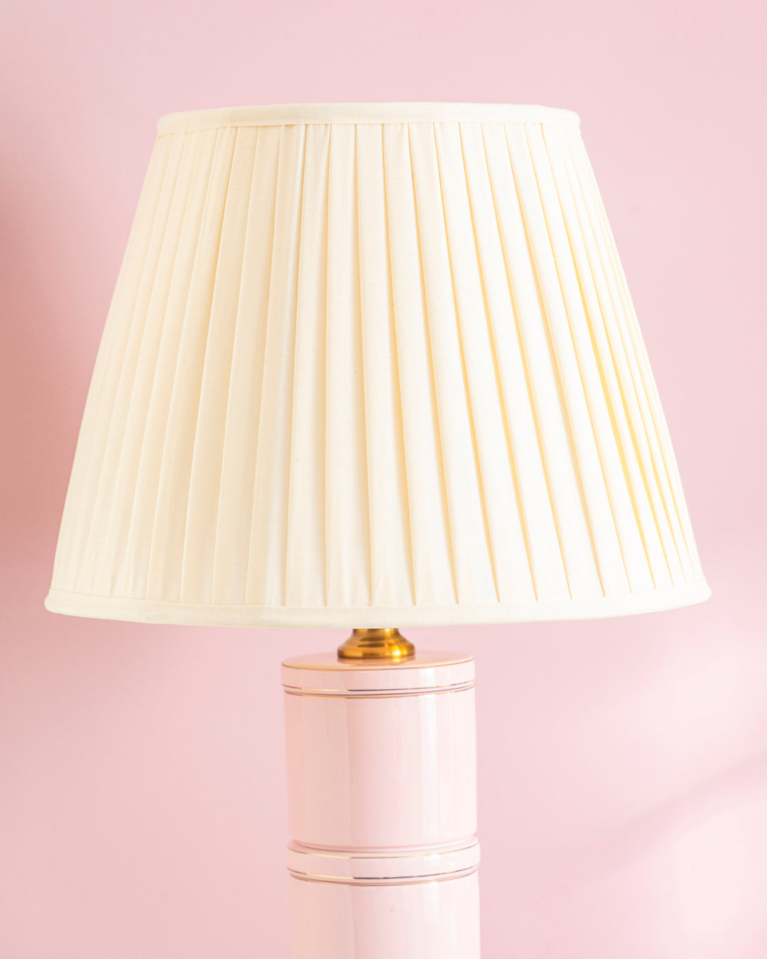 Ivory Elegance Ceramic Table Lamp 