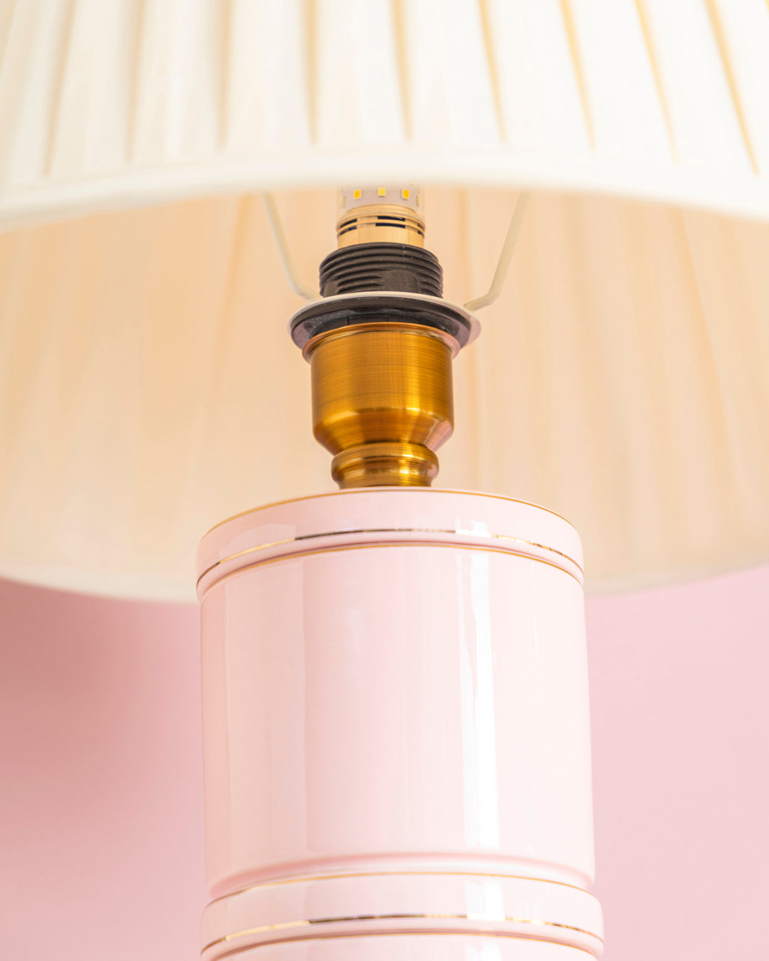 Ivory Elegance Ceramic Table Lamp 