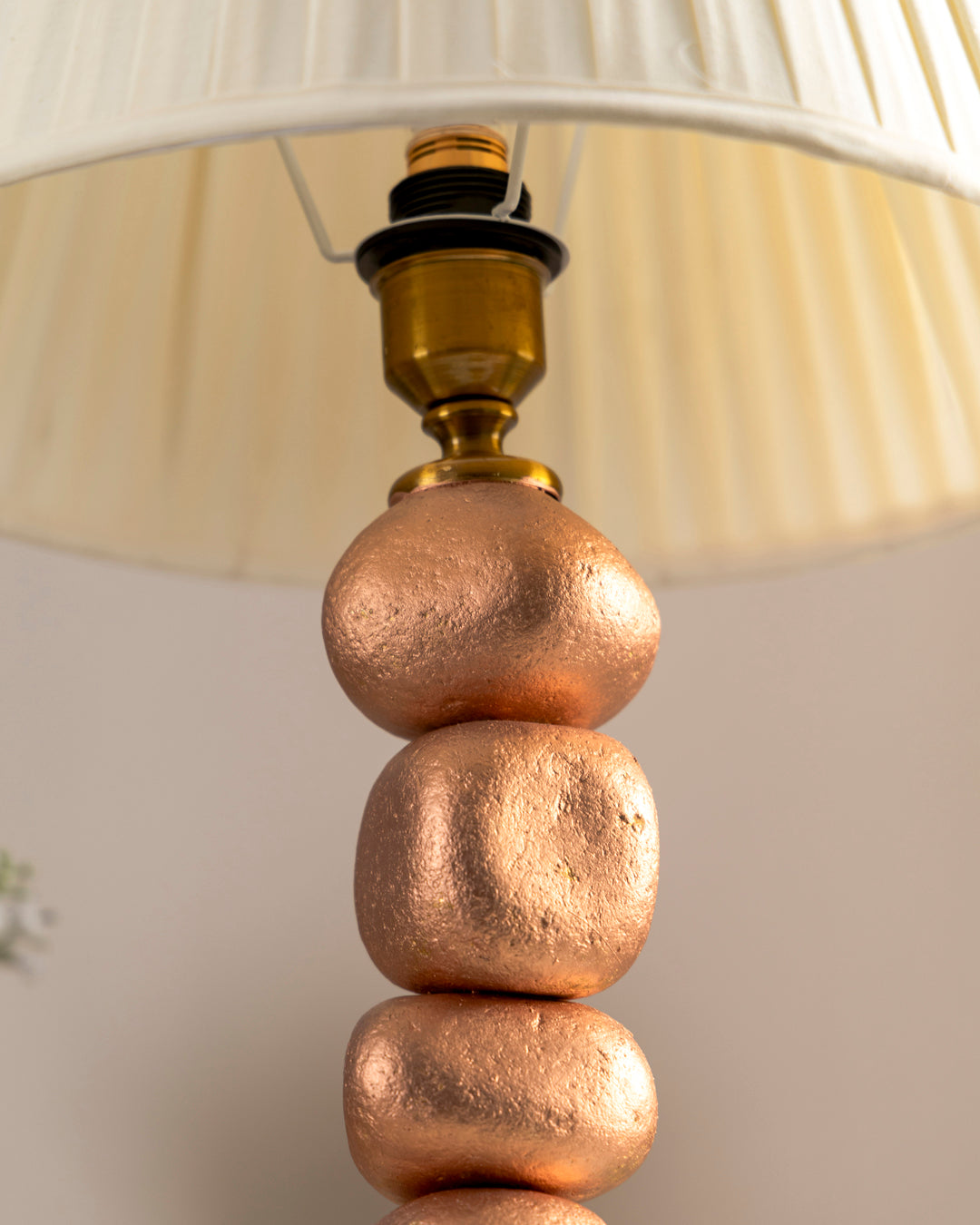 Modern Pebble Column Table Lamp 
