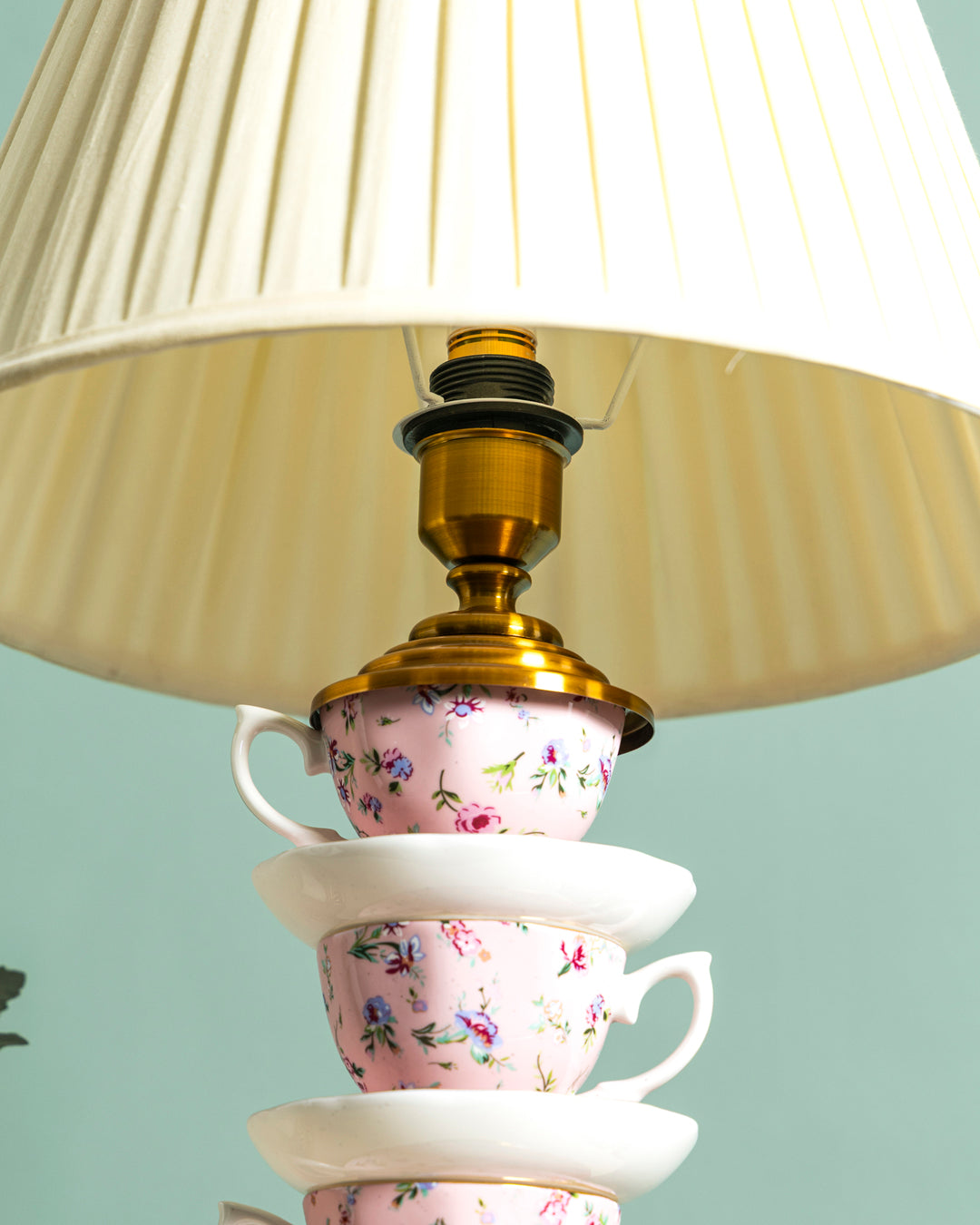 Tea Time Bloom Table Lamp 