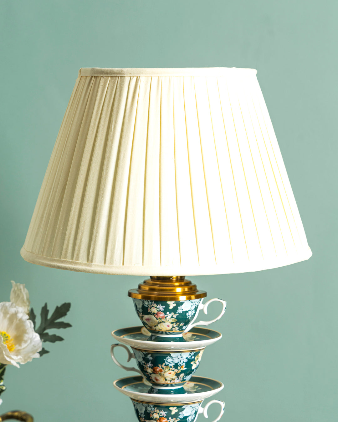 Tea Time Bloom Table Lamp 