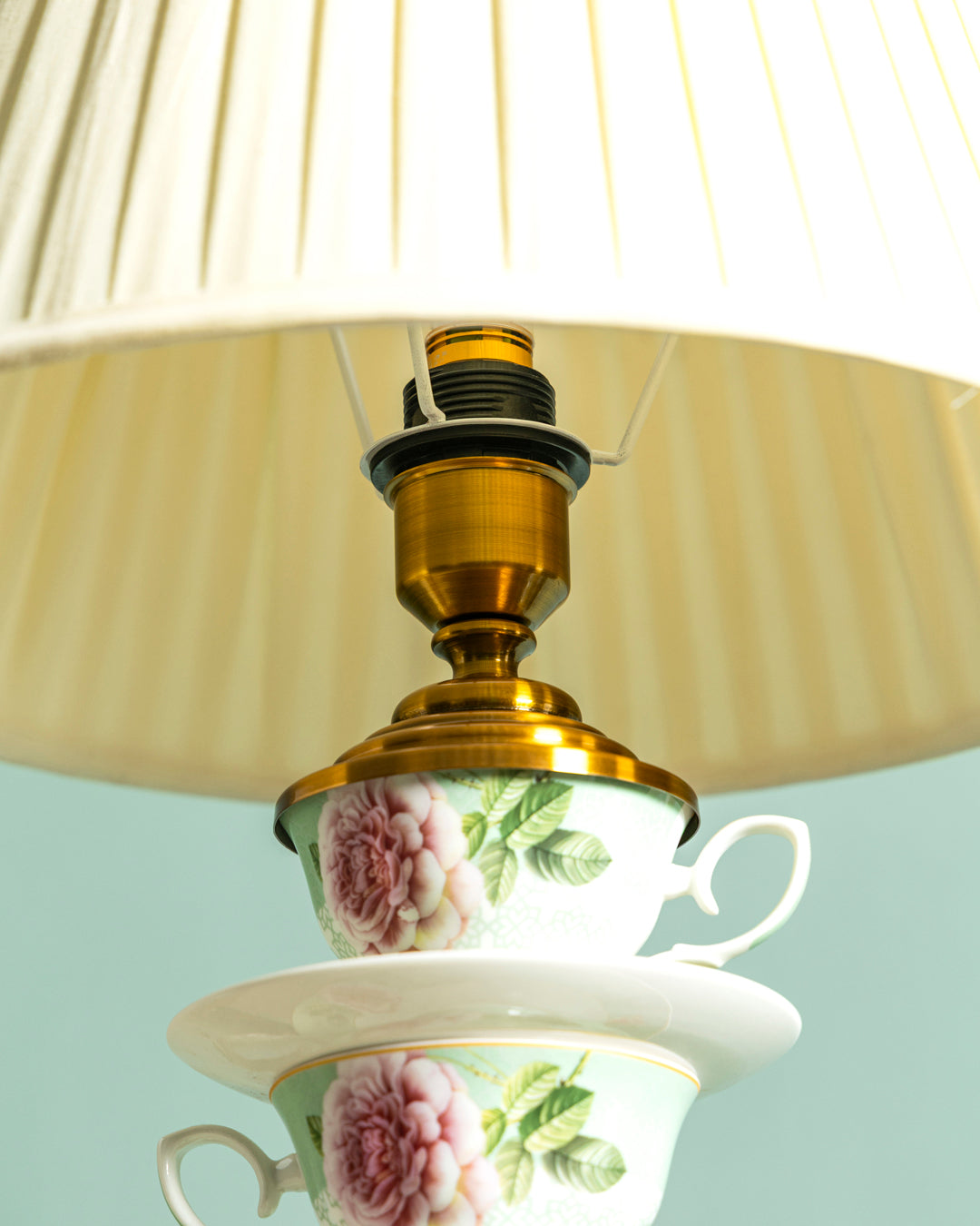 Tea Time Bloom Table Lamp 