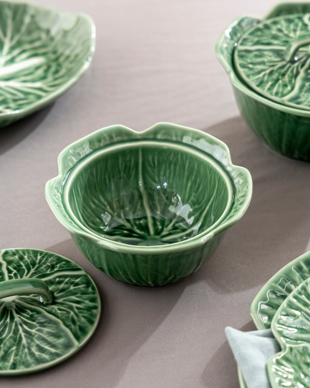 Lettuce Leaf Bowl With Lid - 380 Ml 