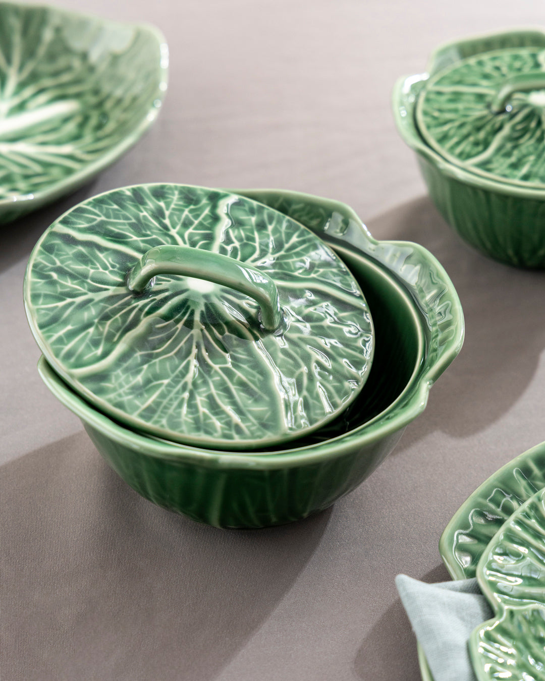 Lettuce Leaf Bowl With Lid - 700 Ml 