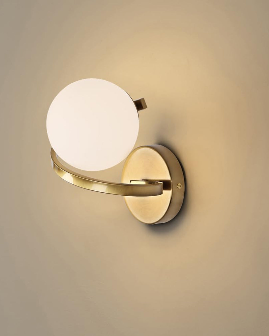 Luxe Curve Globe Wall Light - Gold 