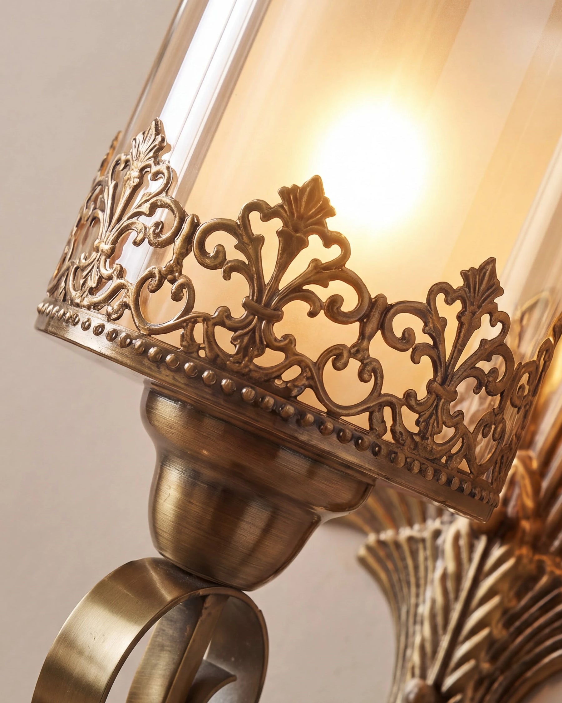 Vintage Crest Wall Light 