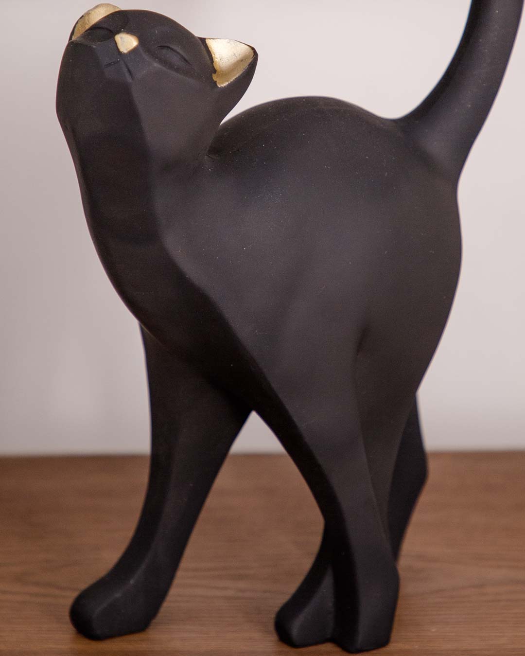 The Tray-Tailed Cat Sculpture - III - Black