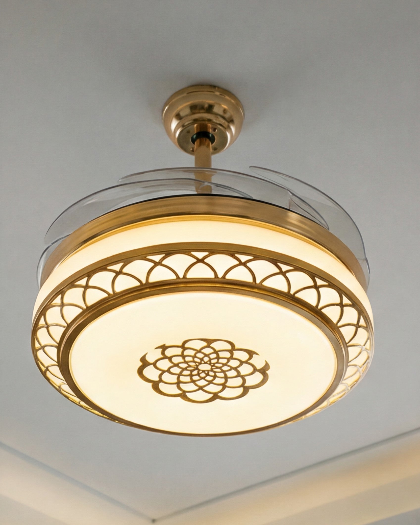 Regal Halo Retractable Ceiling Fan + Chandelier Light (with Remote Control) 