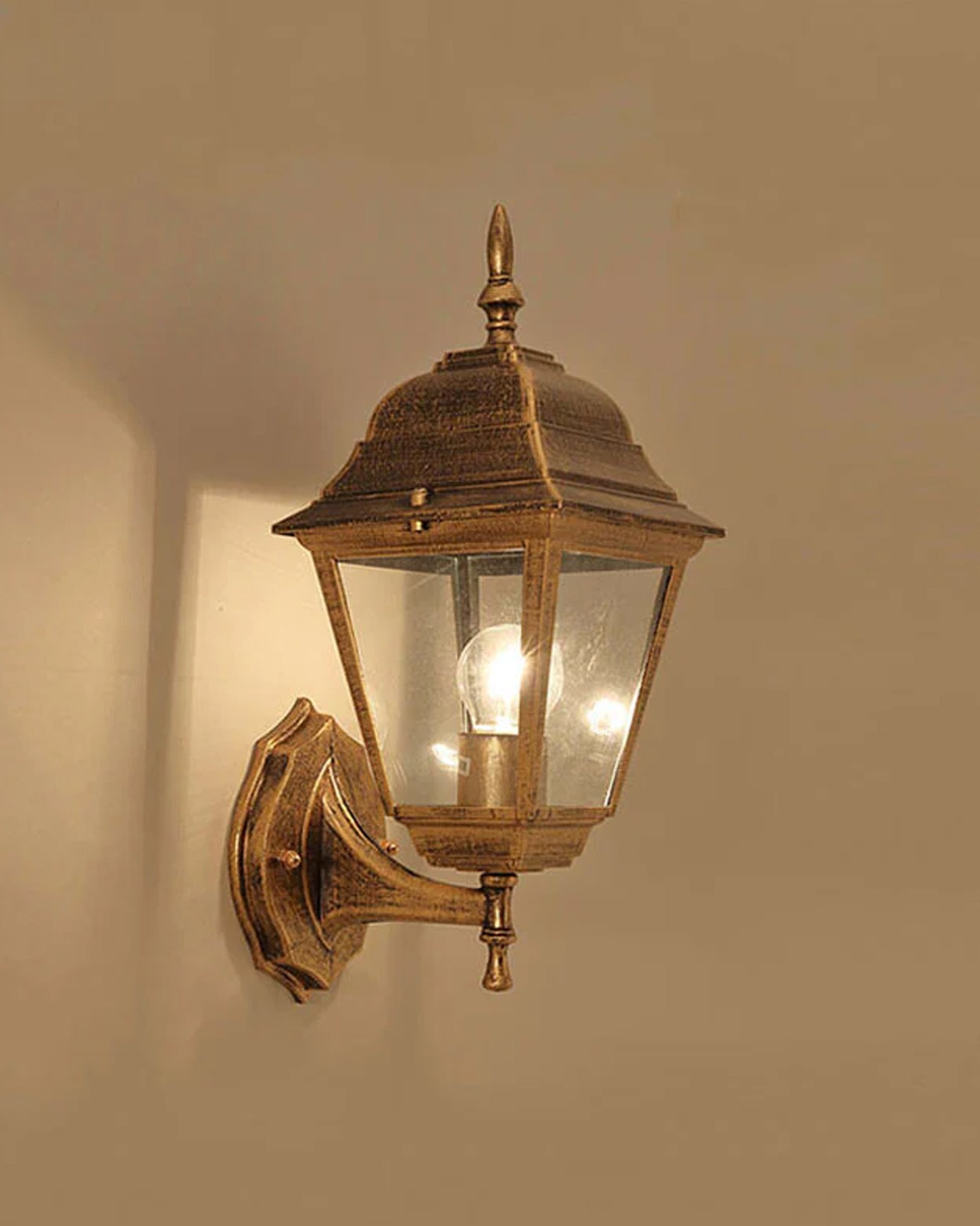 Vintage Lantern Outdoor Wall Light 