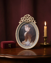 Vintage Bow-Topped Oval Photo Frame 