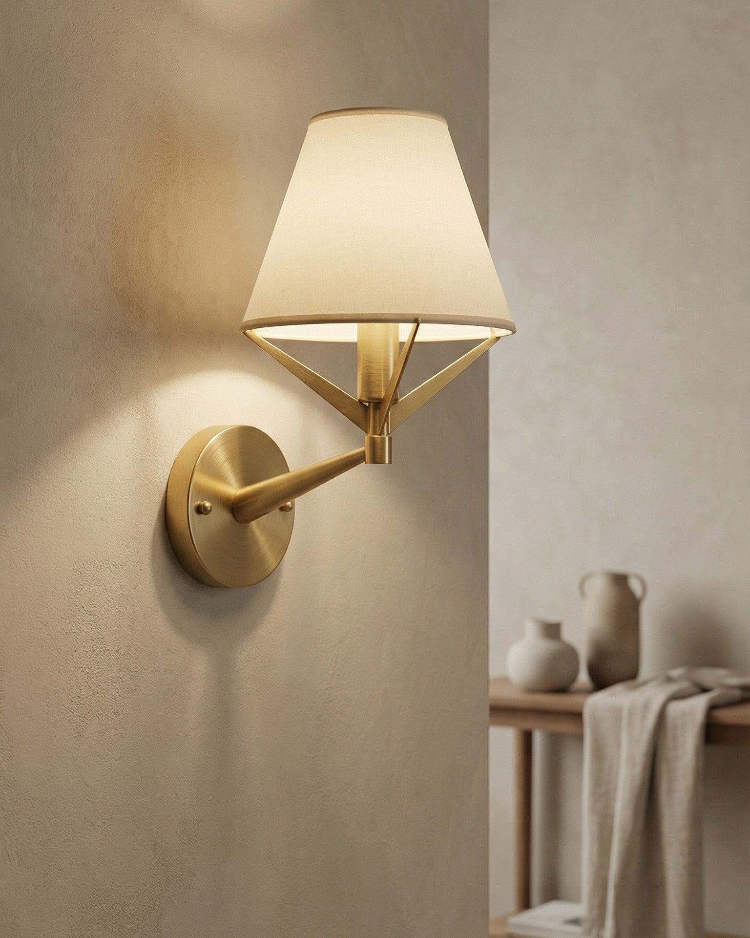 Anglora Crest Wall Light 
