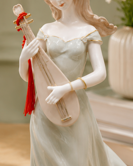 Pipa Victorian Lady - Fine Porcelain Figurine 
