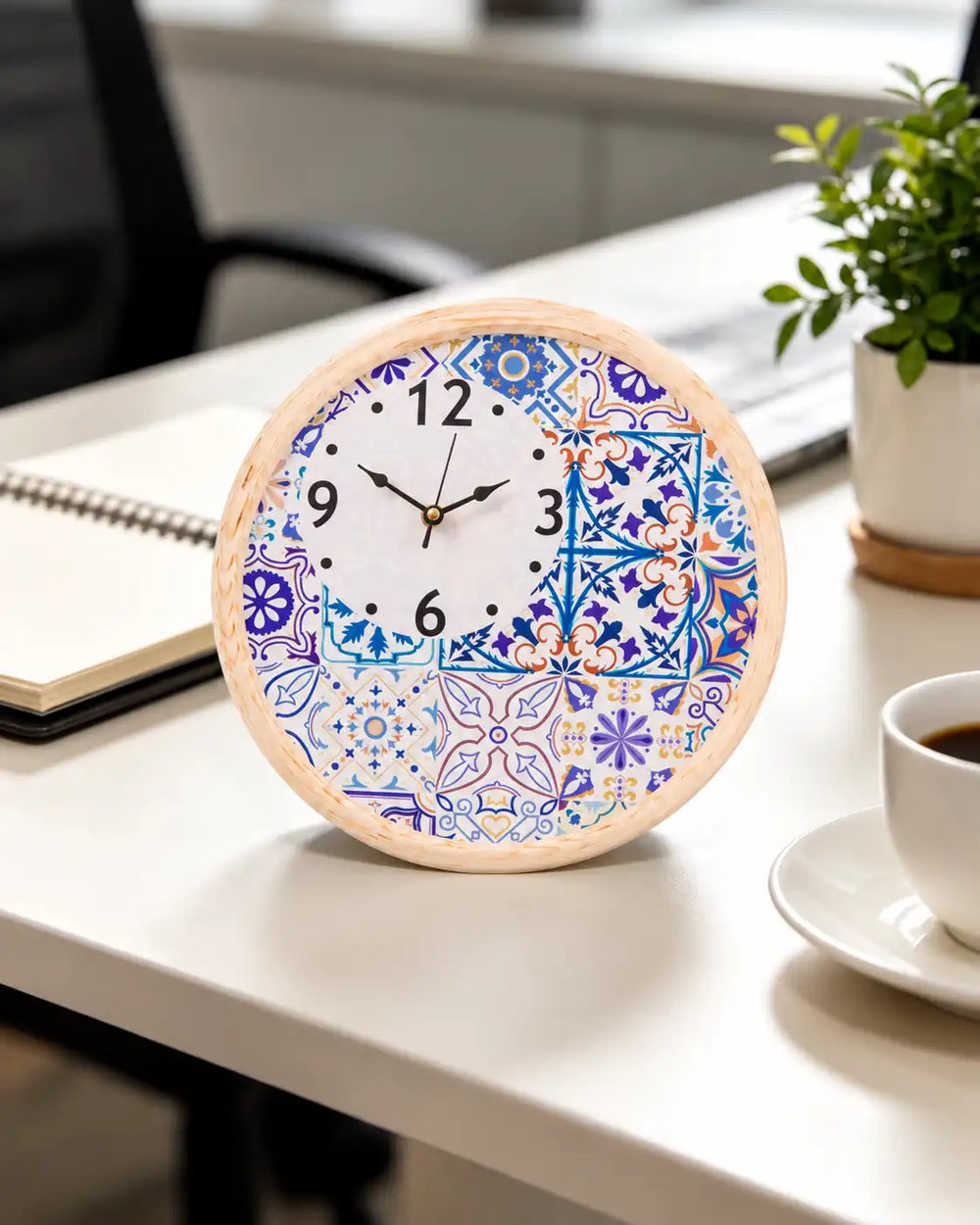 'Art Meets Time' Decorative Table Clock
