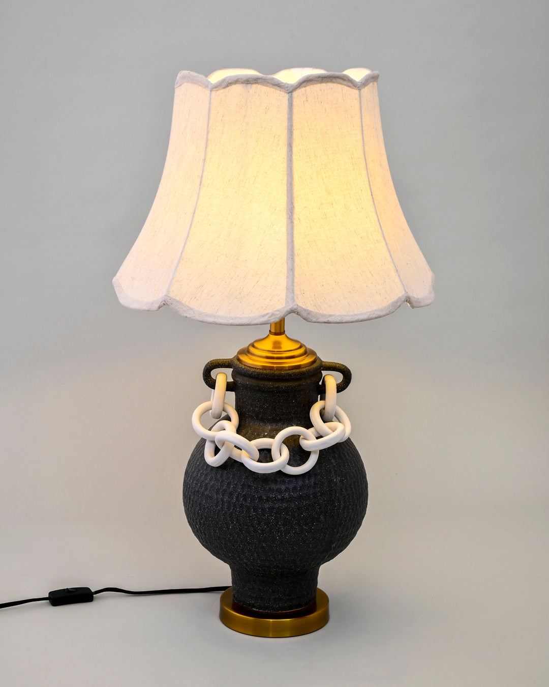 Chain Crest Artisanal Table Lamp 