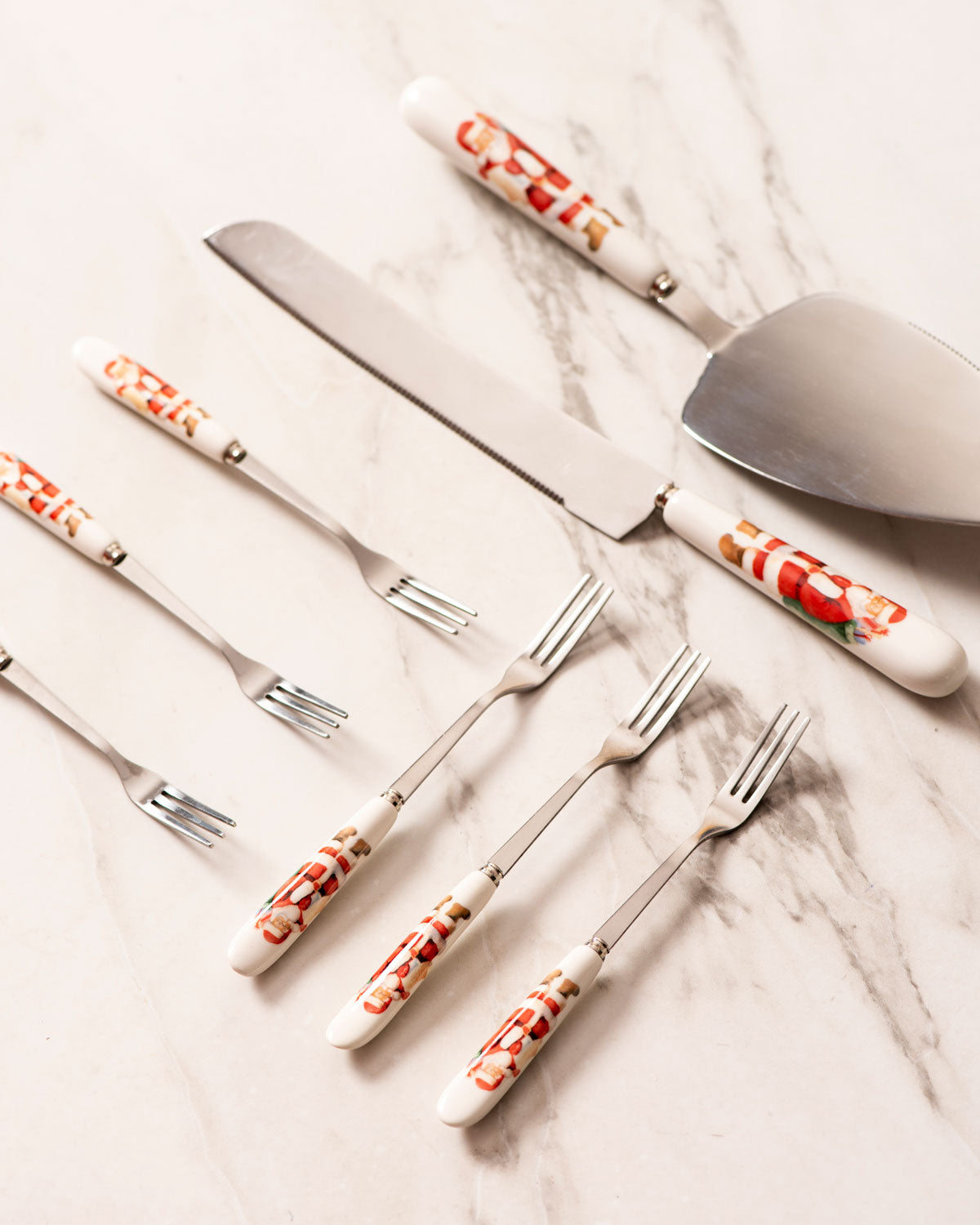 Merry Christmas' Cake Serving Essentials 